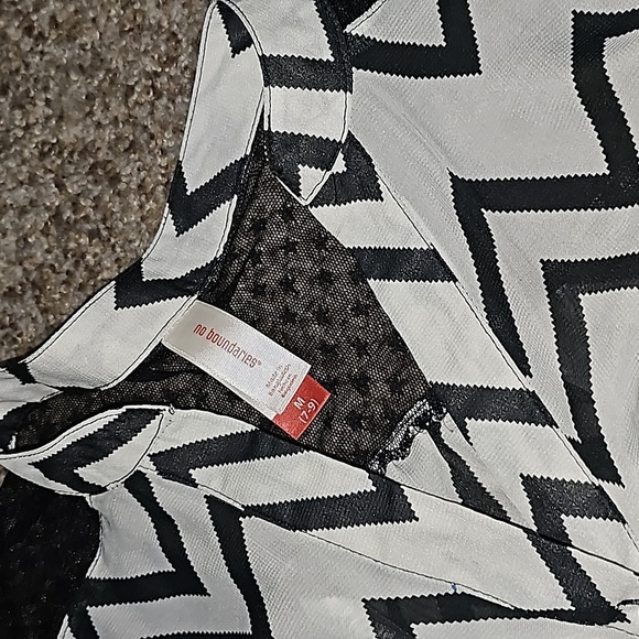 🎯Cheveron Blouse 🎯5 For $25🎯 - Picture 2 of 9